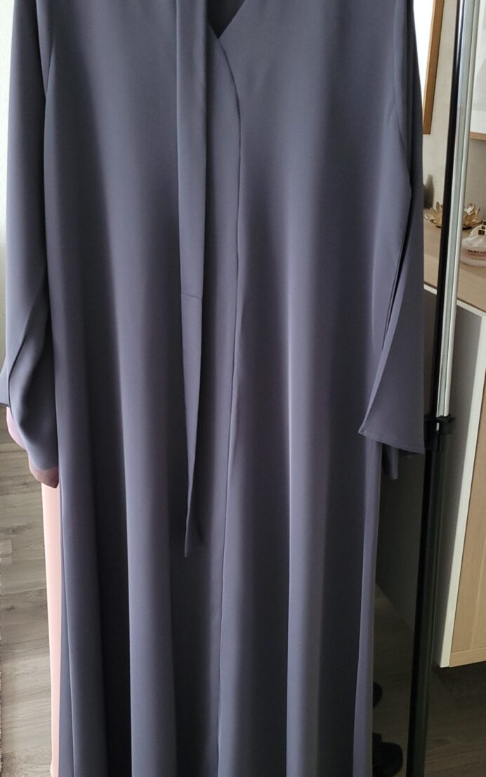 Noor Qamar abaya – Antracitgrå