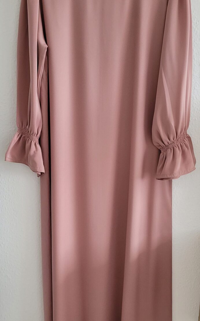 Noor Falak abaya med tilhørende bælte- peach